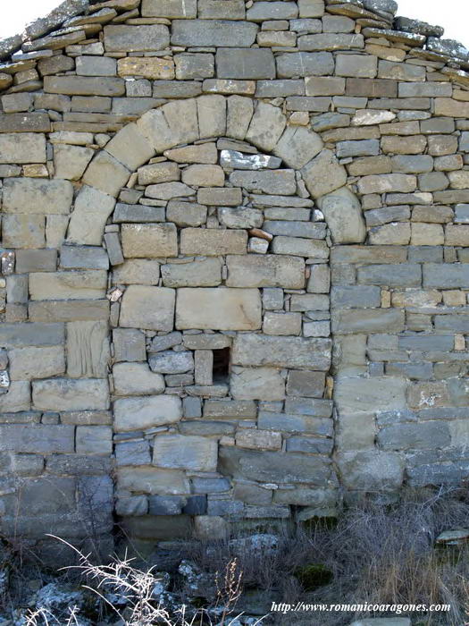 PUERTA CEGADA EN MURO NORTE.  ACCESO AL TEMPLO PRIMITIVO